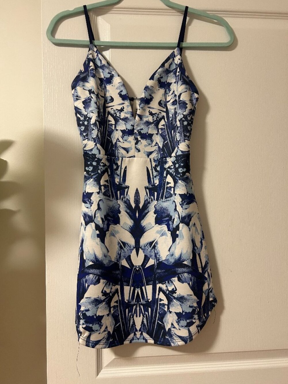 Floral Mini Dress in Size Small. Mini